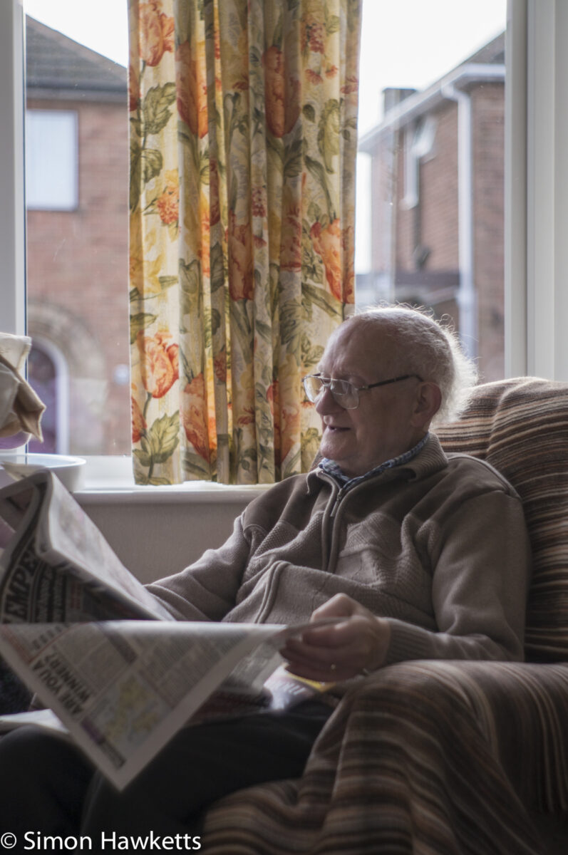 Sony Nex 6 test shots - A man reading a newspaper