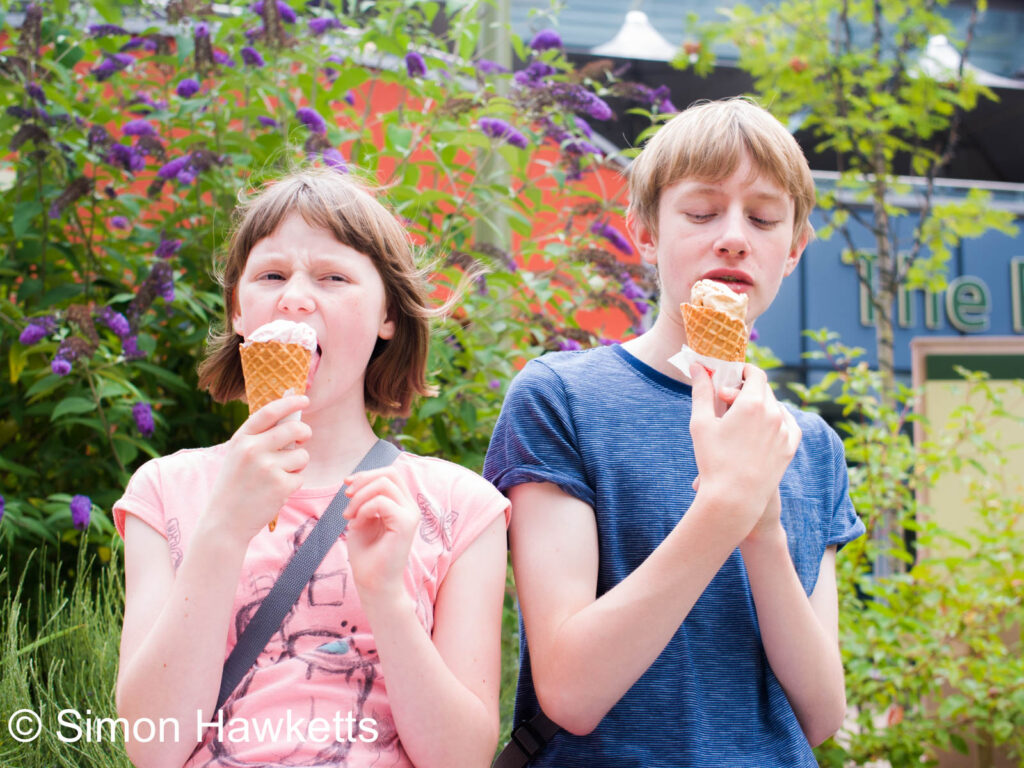Ricoh GXR sample pictures - Boy and Girl eating icecream