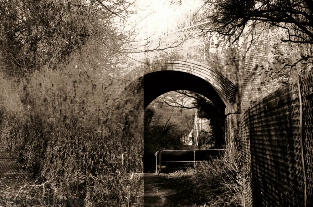 First film developed for 20 years ! 14 Yashica MG-1 sample pictures - Railway bridge