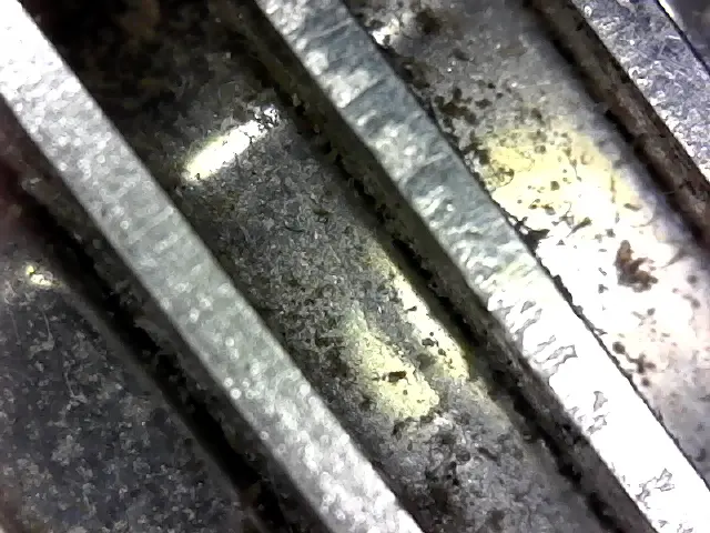 Pluggable USB microscope review 10 The blades of a penknife