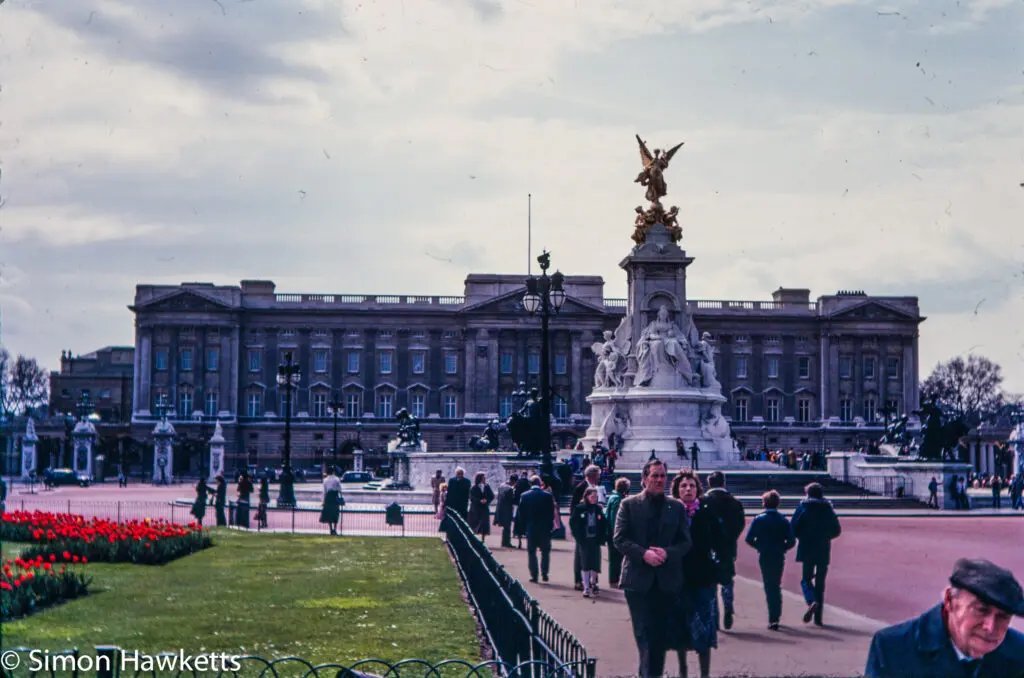 Central London pictures c1980 16 Olympus OM-20 pictures - The Victoria Memorial and Buckingham Palace on colour negative film taken about 1980